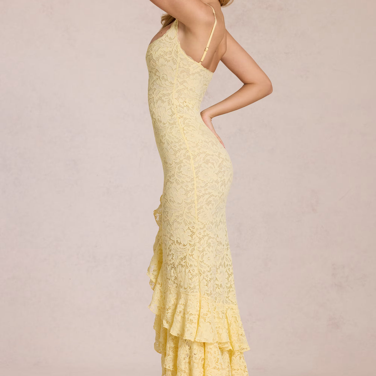 Long dress with lace ruffles